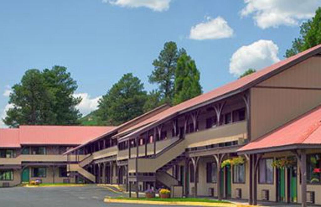 Branding Iron Motel Chama Экстерьер фото